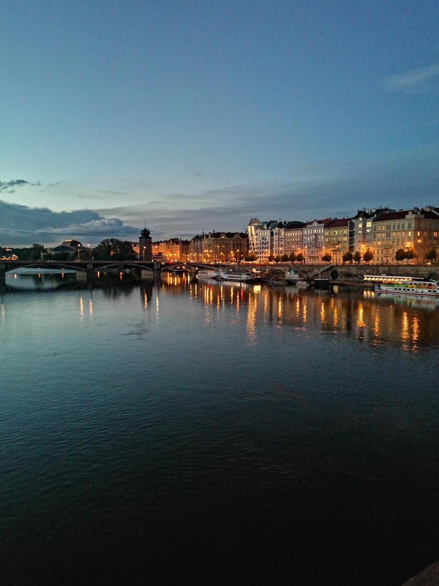 Apartamento Valentinka Minutes Away From Charles Bridge Praga Exterior foto