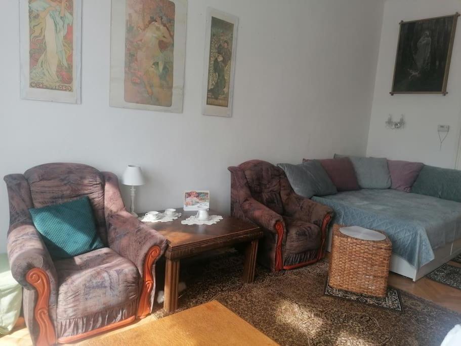 Apartamento Valentinka Minutes Away From Charles Bridge Praga Exterior foto