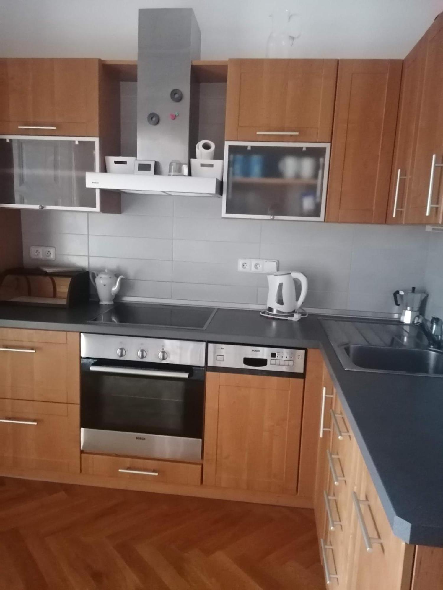 Apartamento Valentinka Minutes Away From Charles Bridge Praga Exterior foto