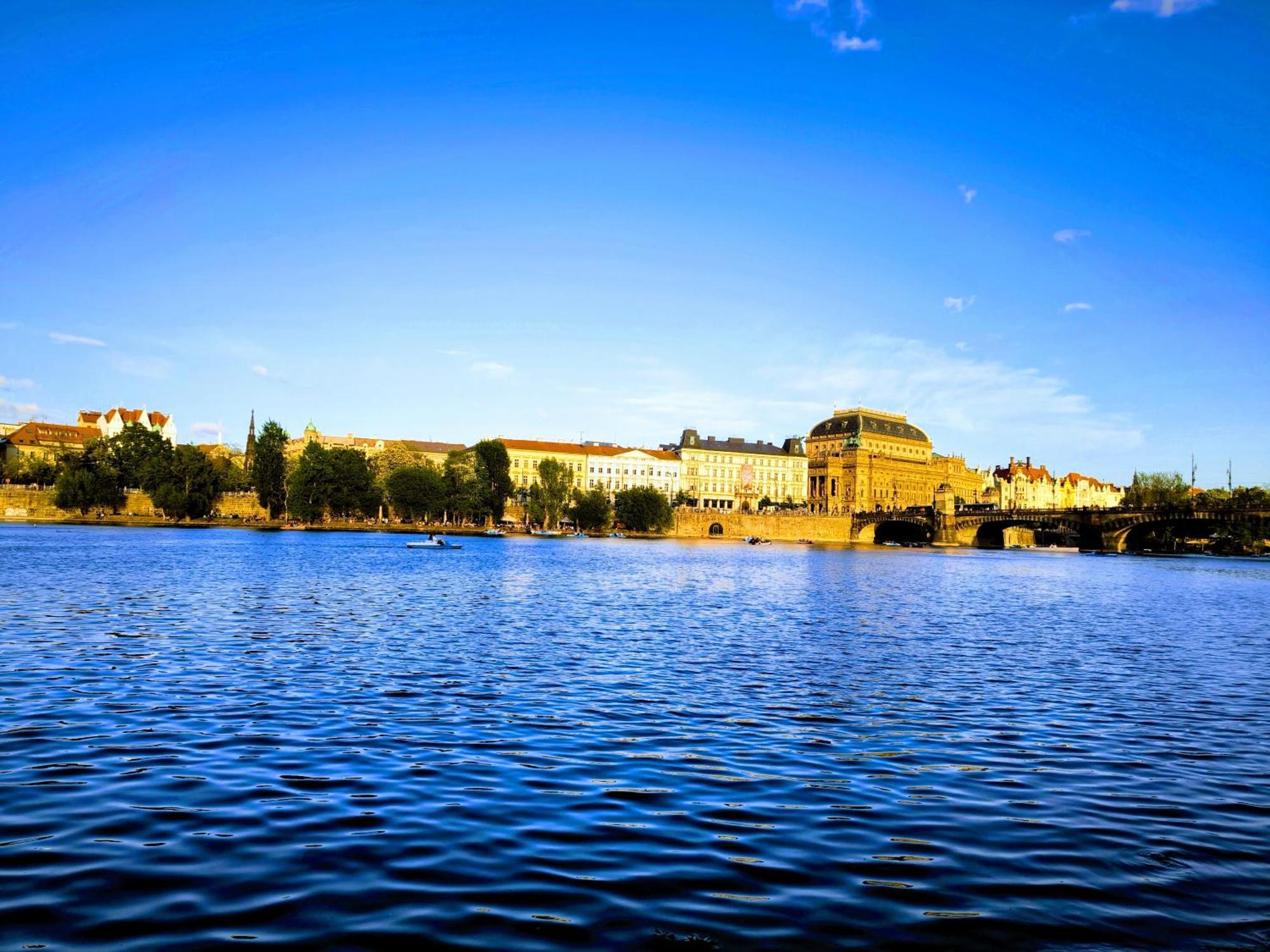 Apartamento Valentinka Minutes Away From Charles Bridge Praga Exterior foto
