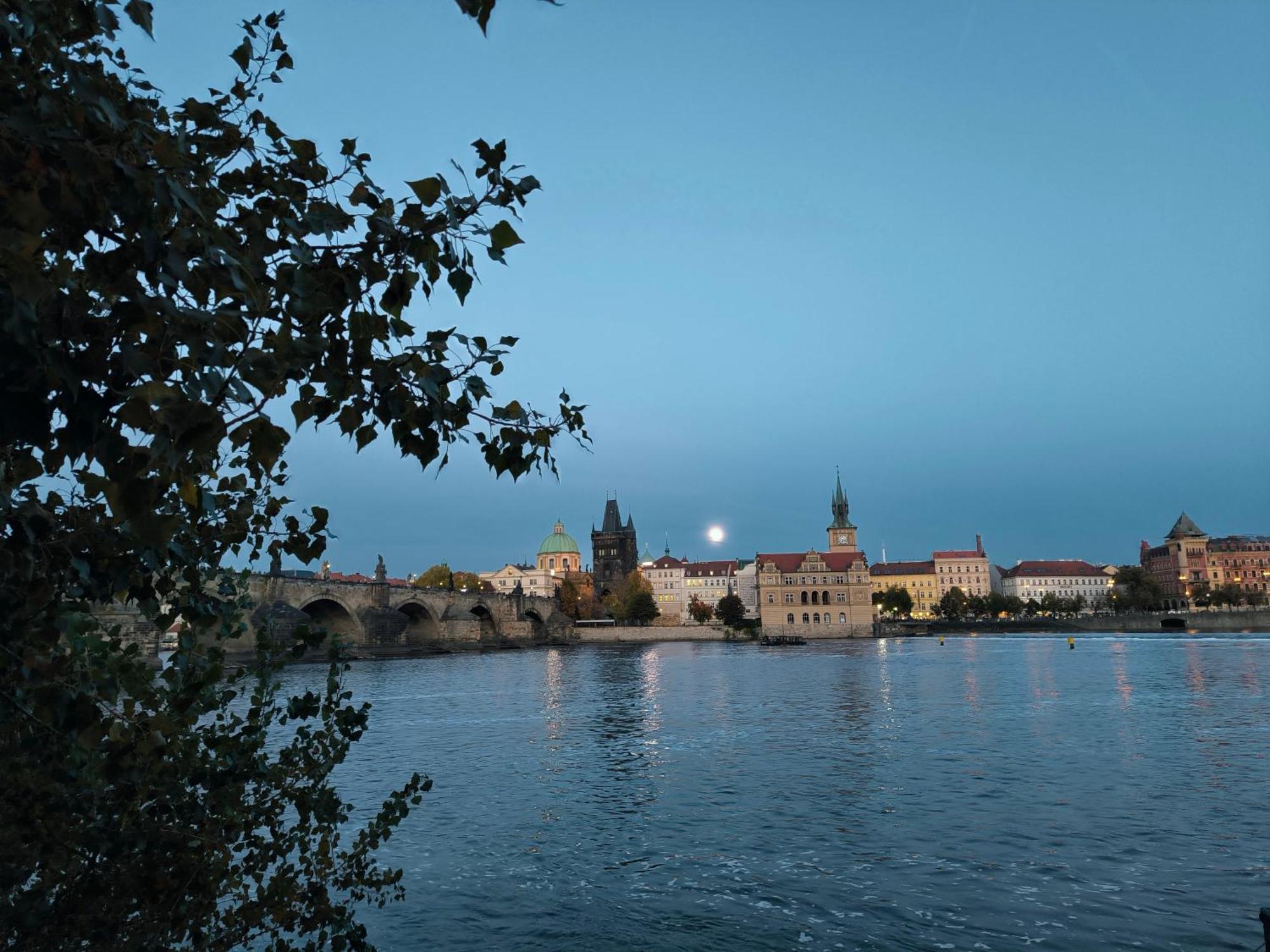 Apartamento Valentinka Minutes Away From Charles Bridge Praga Exterior foto